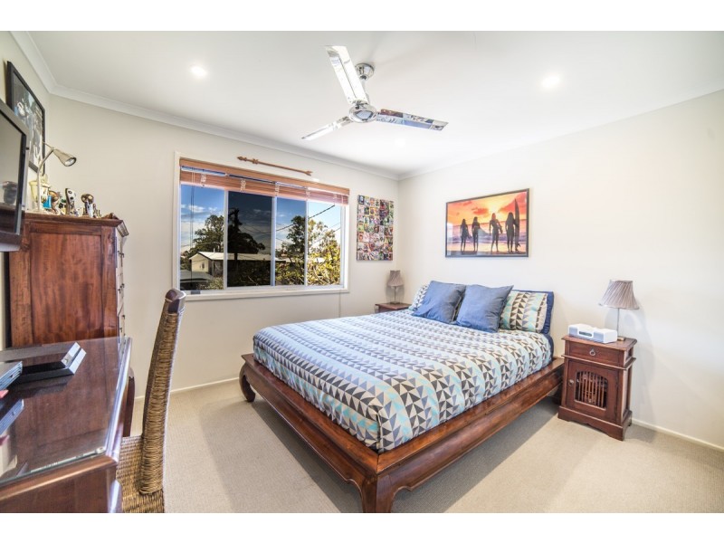 16 Tasman Avenue, Molendinar QLD 4214