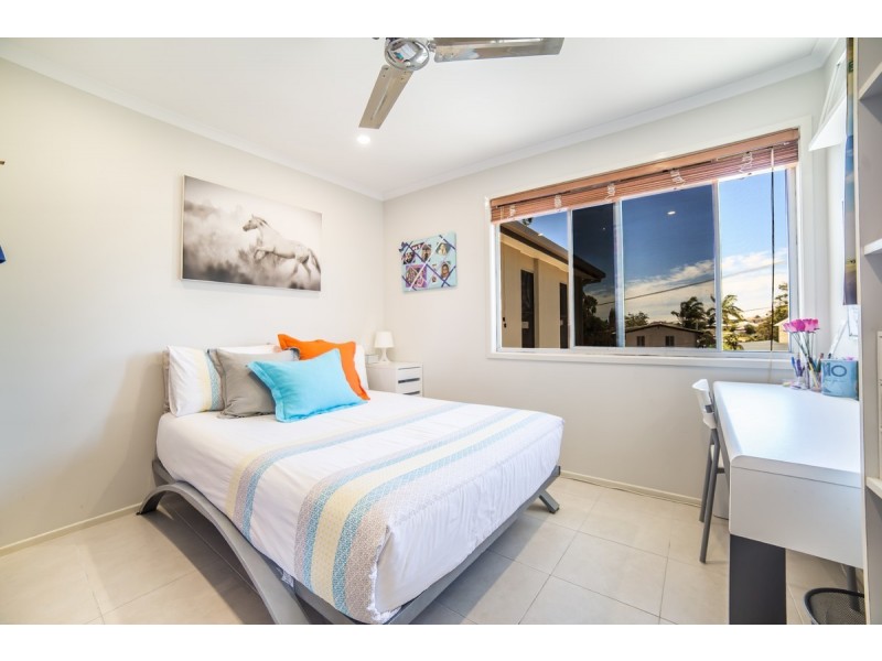 16 Tasman Avenue, Molendinar QLD 4214