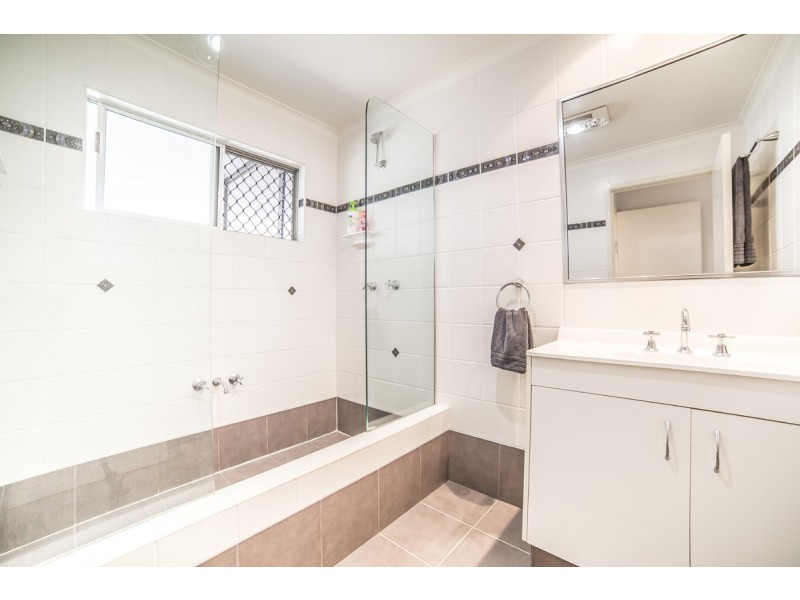 16 Tasman Avenue, Molendinar QLD 4214