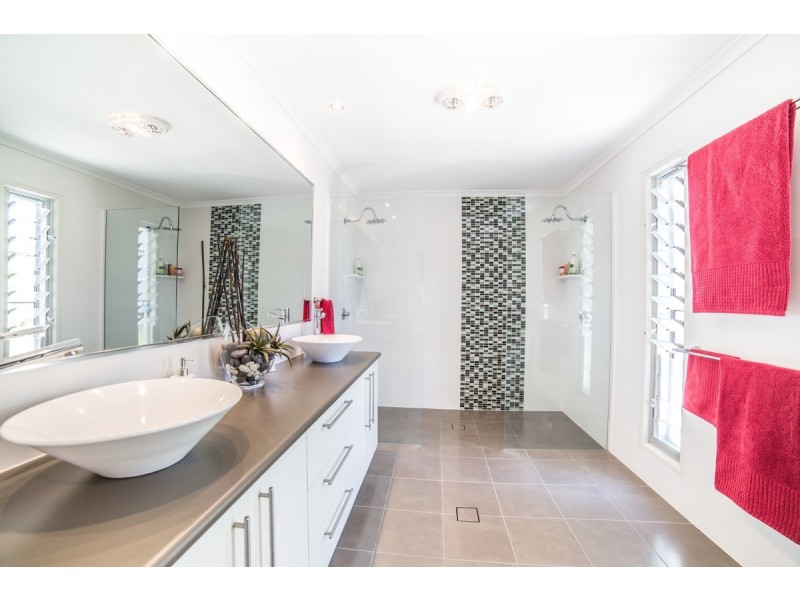 16 Tasman Avenue, Molendinar QLD 4214