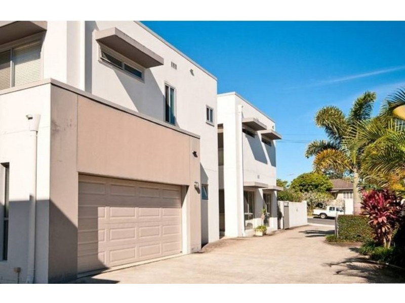 2/81 Pohlman Street, Southport QLD 4215