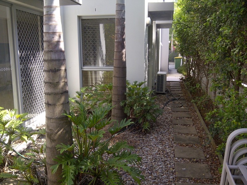 2/81 Pohlman Street, Southport QLD 4215