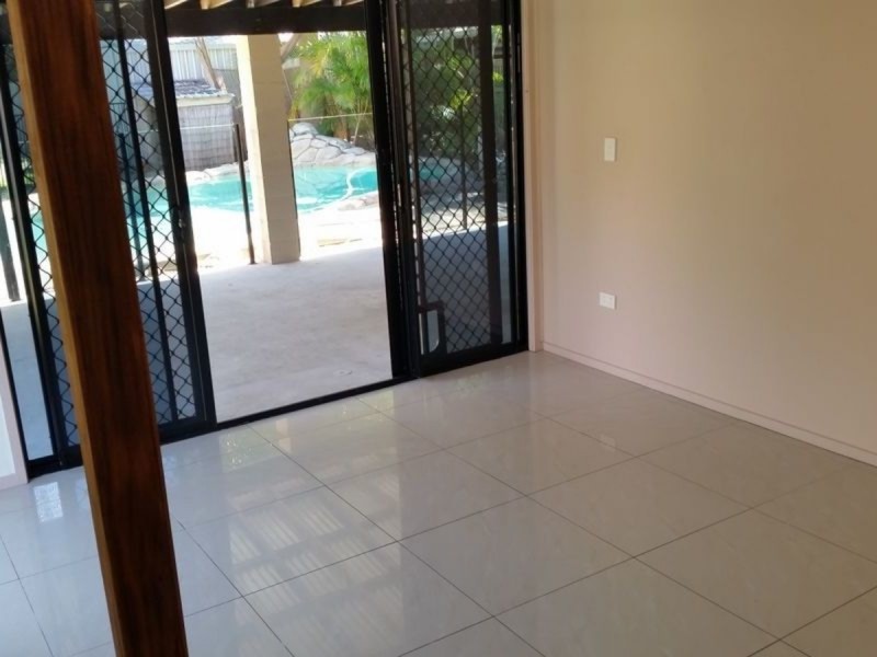 4 Terrigal Crescent, Southport QLD 4215