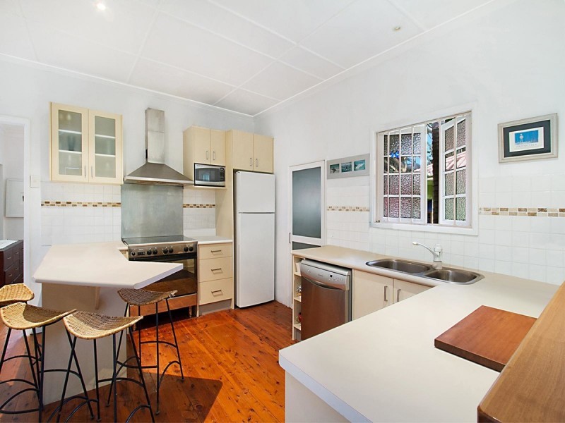 7 Walton Street, Southport QLD 4215