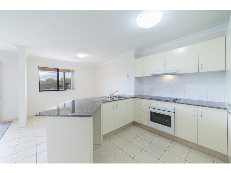 8/28 Little Norman Street, Southport QLD 4215
