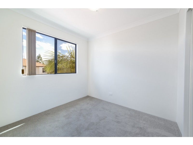 8/28 Little Norman Street, Southport QLD 4215