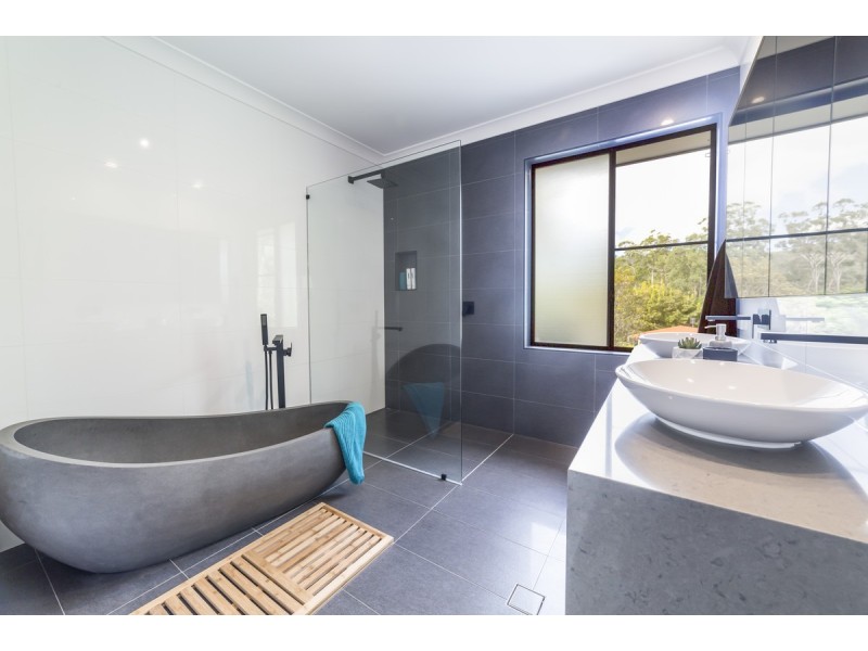6 Newlands Court, Mount Nathan QLD 4211