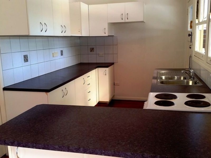 15 Fisher Avenue, Southport QLD 4215
