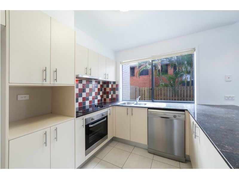 9/170 Whiting Street, Labrador QLD 4215