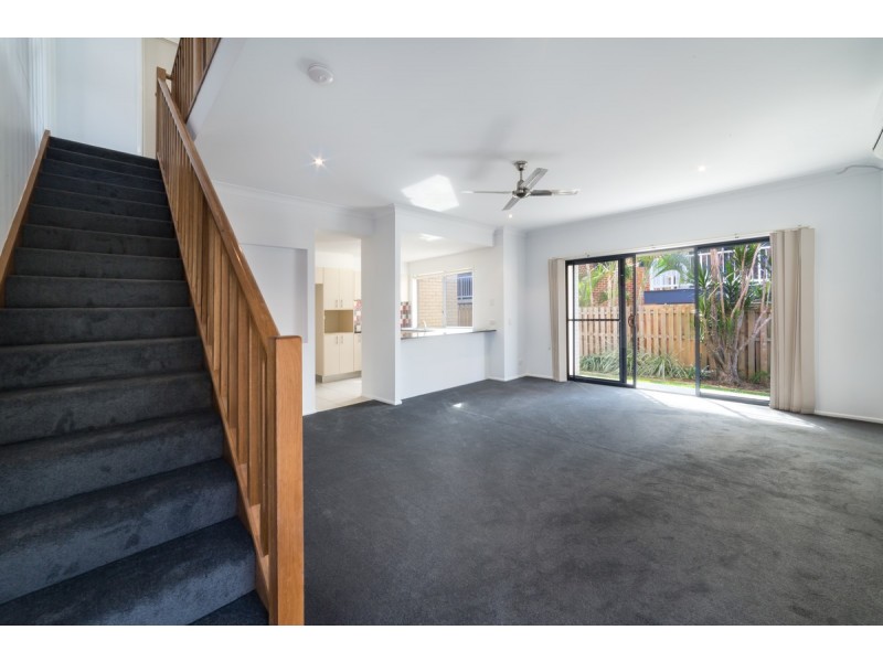 9/170 Whiting Street, Labrador QLD 4215