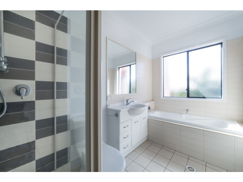 9/170 Whiting Street, Labrador QLD 4215