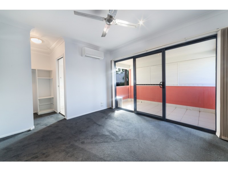 9/170 Whiting Street, Labrador QLD 4215