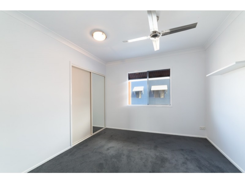 9/170 Whiting Street, Labrador QLD 4215