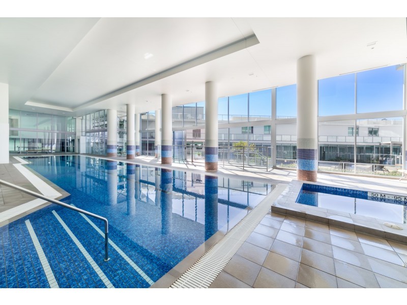 1 Como Crescent, Southport QLD 4215