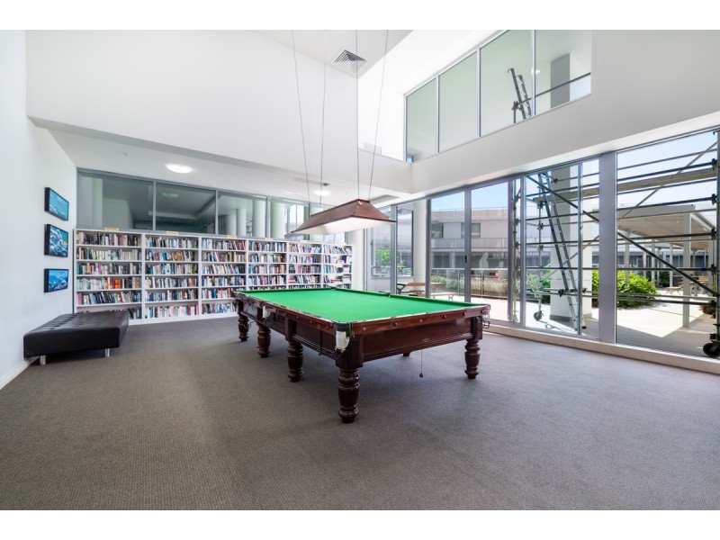 1 Como Crescent, Southport QLD 4215