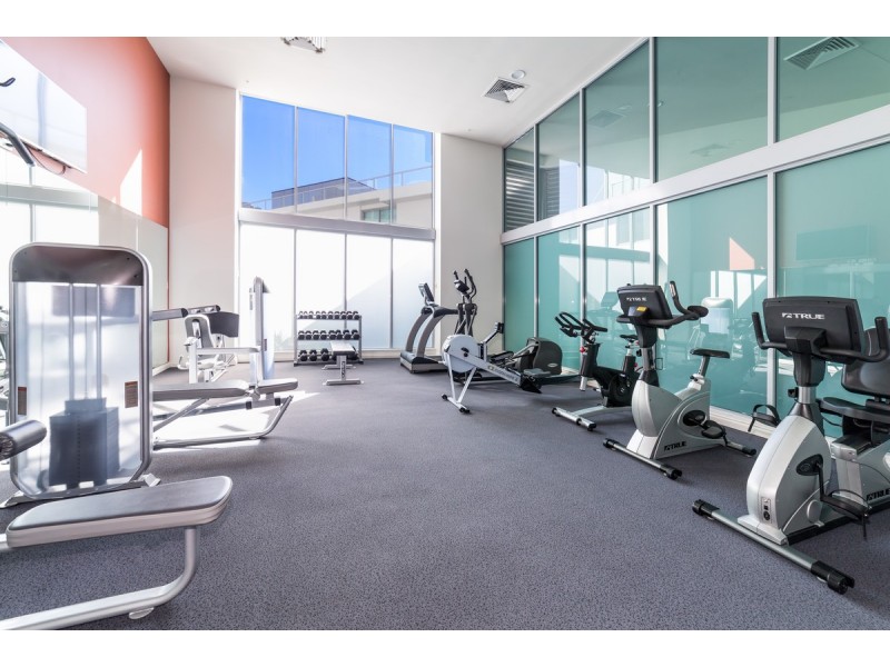 1 Como Crescent, Southport QLD 4215