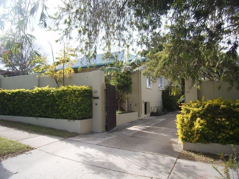 23-25 Turpin Road, Labrador QLD 4215