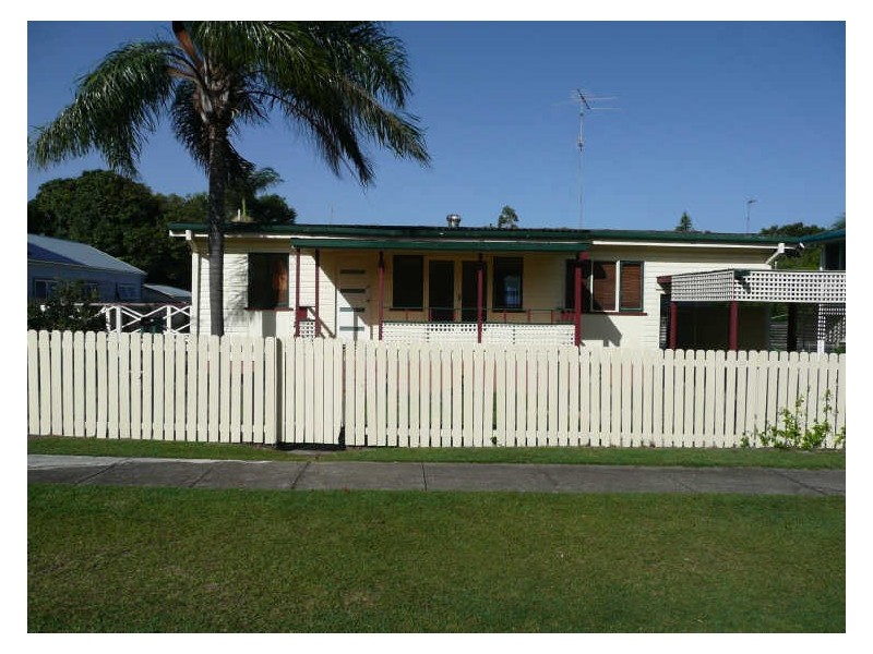 15 Echlin Street, Labrador QLD 4215