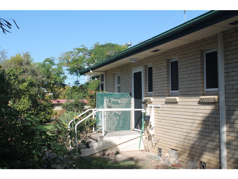 15 Water Street, Southport QLD 4215