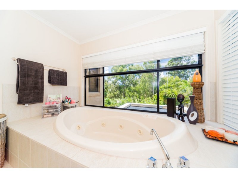 5 Hazel Court, Arundel QLD 4214