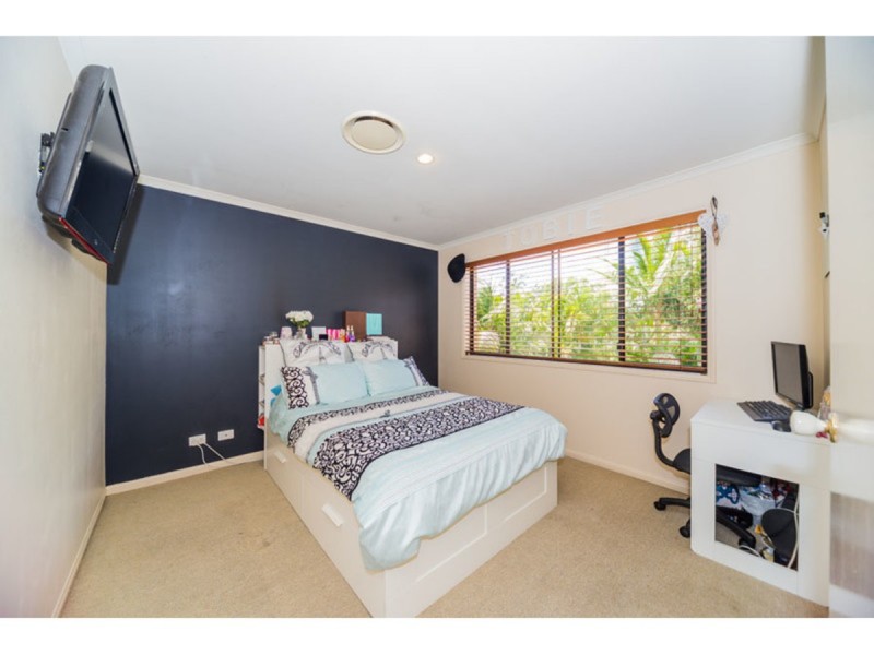 5 Hazel Court, Arundel QLD 4214