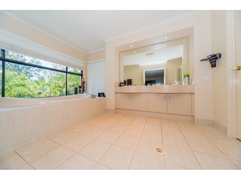 5 Hazel Court, Arundel QLD 4214