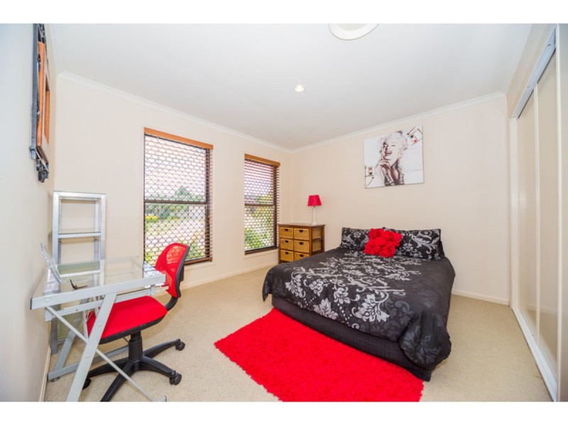 5 Hazel Court, Arundel QLD 4214