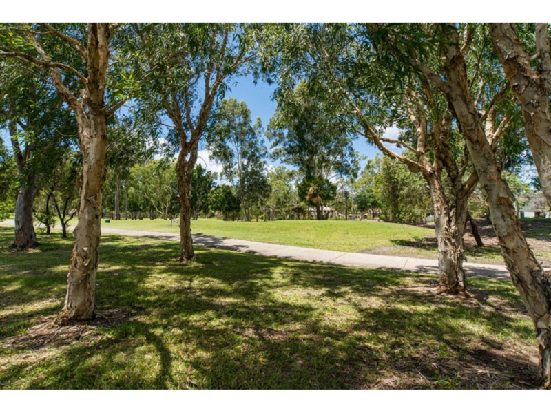 5 Hazel Court, Arundel QLD 4214