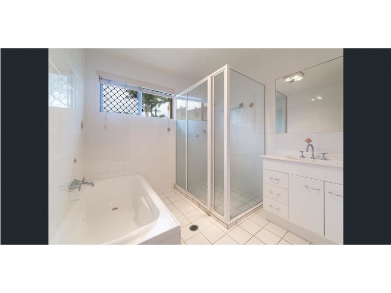 12 Caroline Avenue, Southport QLD 4215