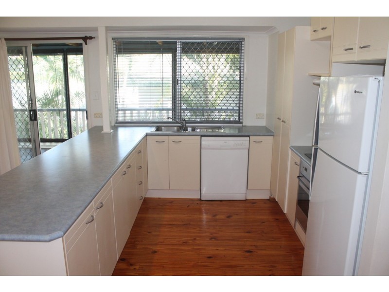 17 Warana Avenue, Southport QLD 4215
