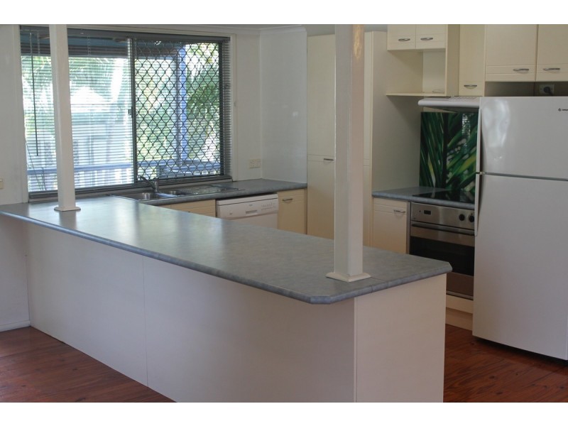 17 Warana Avenue, Southport QLD 4215