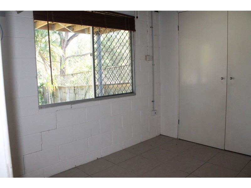 17 Warana Avenue, Southport QLD 4215