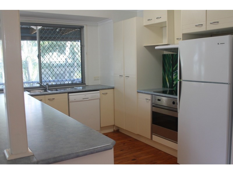 17 Warana Avenue, Southport QLD 4215