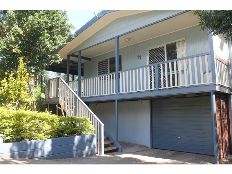 17 Warana Avenue, Southport QLD 4215