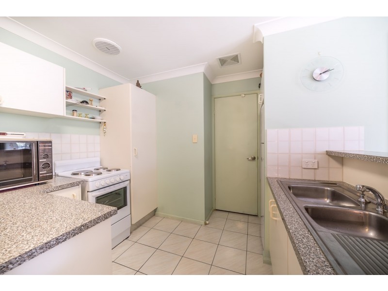 1/8 Hill Court, Labrador QLD 4215