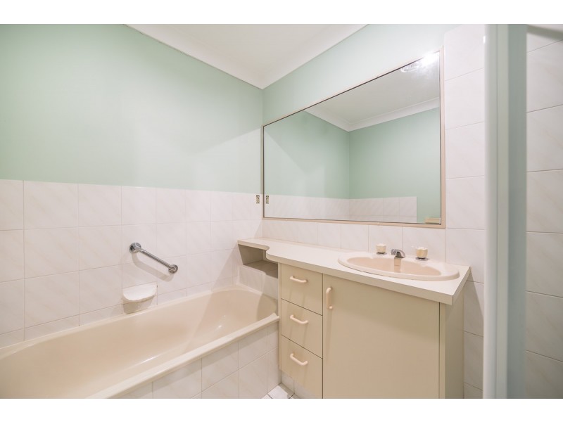 1/8 Hill Court, Labrador QLD 4215