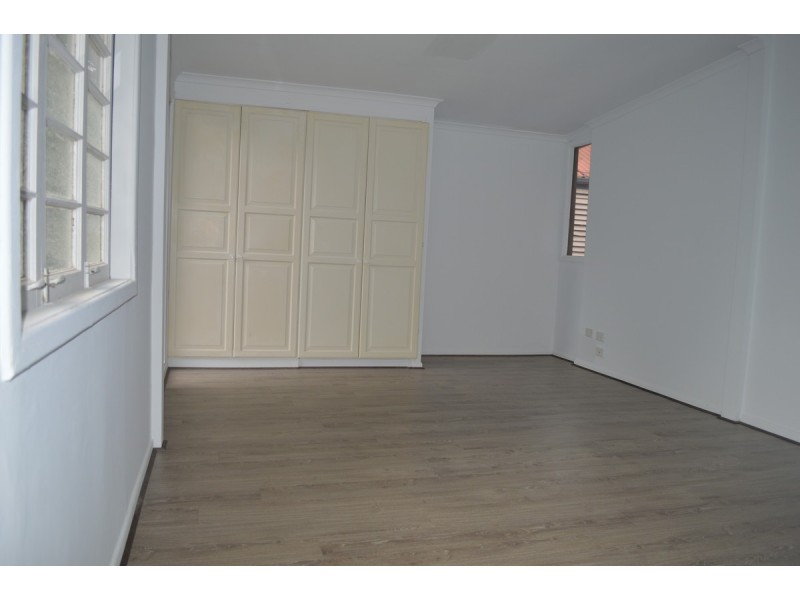 7 Walton Street, Southport QLD 4215