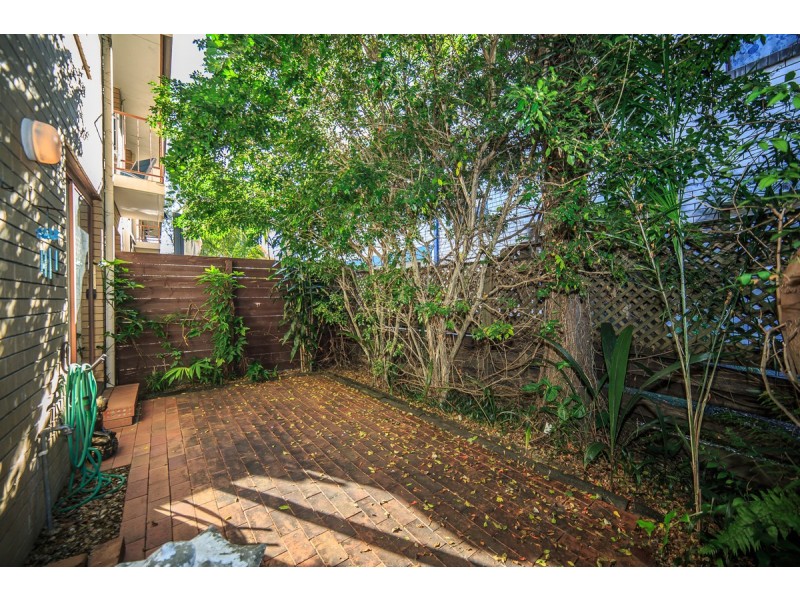 4/9 Proud Street, Labrador QLD 4215