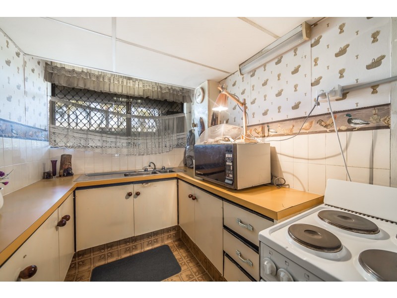 4/9 Proud Street, Labrador QLD 4215