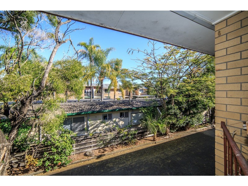 4/9 Proud Street, Labrador QLD 4215