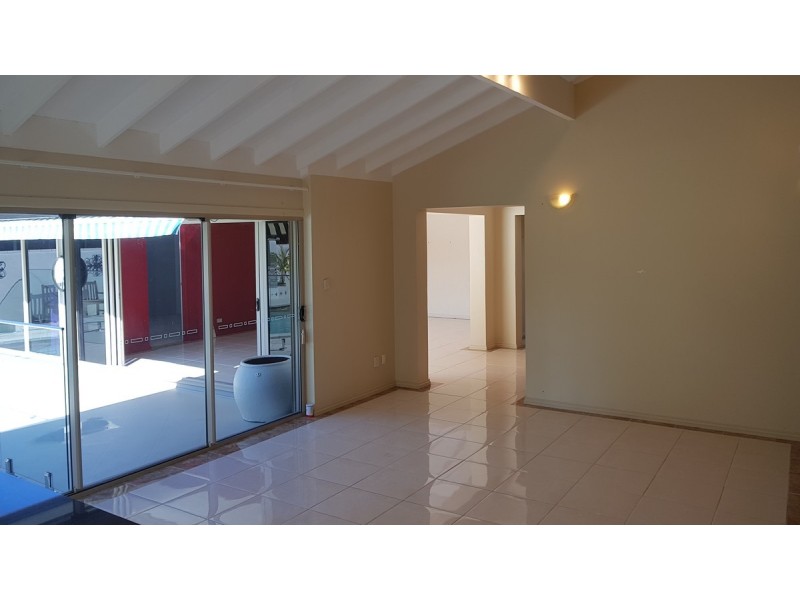 734 Nerang-Broadbeach Road, Carrara QLD 4211