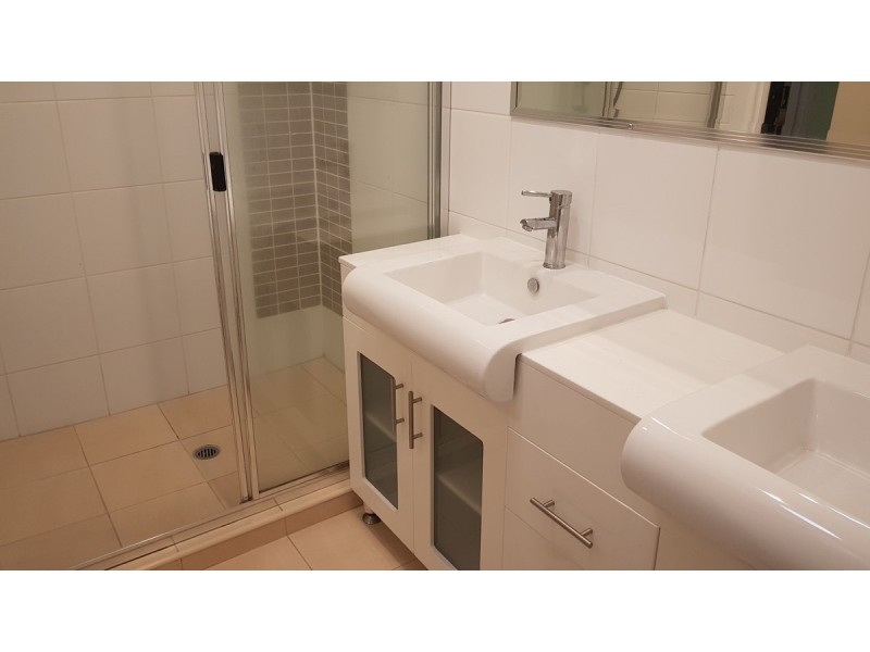 734 Nerang-Broadbeach Road, Carrara QLD 4211