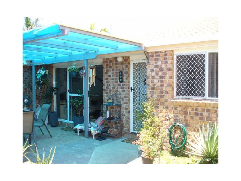 2/4 Jannie Court, Labrador QLD 4215