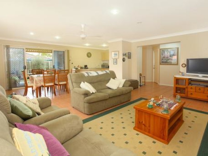 18 Marble Arch Place, Arundel QLD 4214