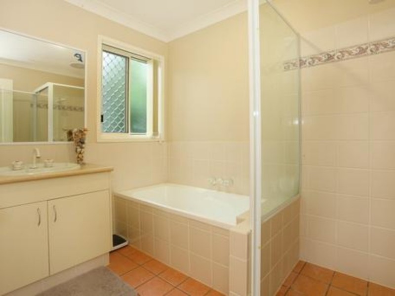 18 Marble Arch Place, Arundel QLD 4214