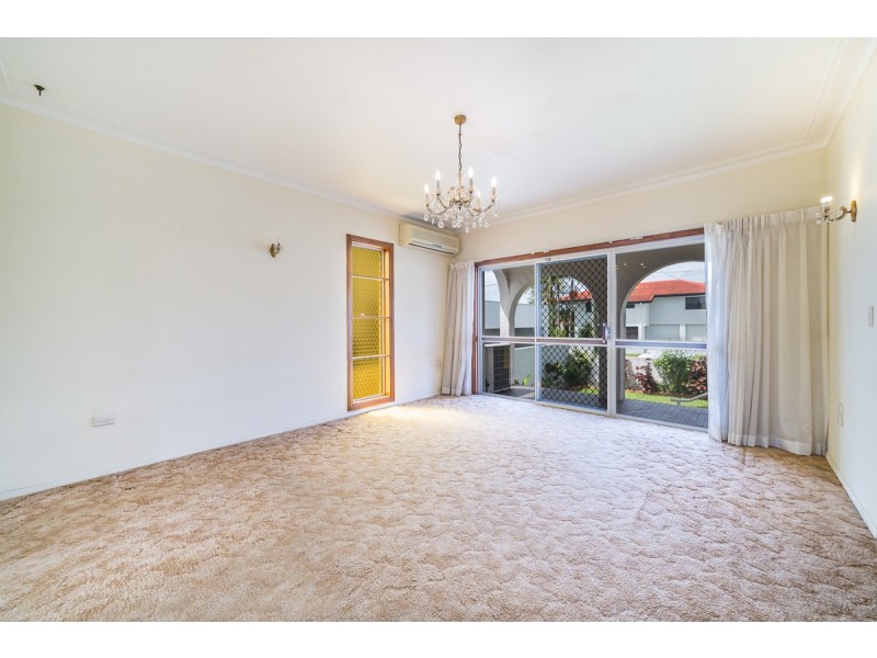 15 Raymond Avenue, Bundall QLD 4217