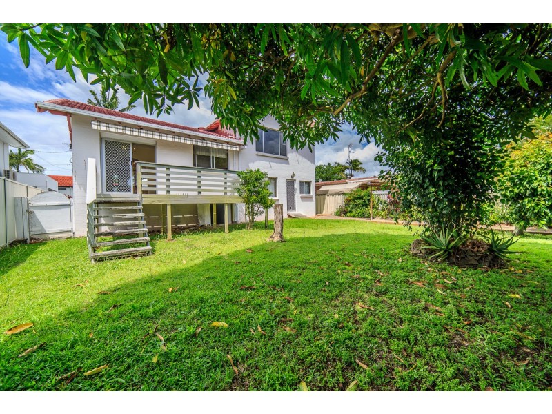 15 Raymond Avenue, Bundall QLD 4217