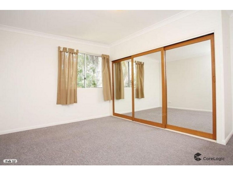 1/4 Louise Street, Southport QLD 4215