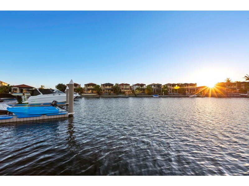 534 Oyster Cove Promenade, Helensvale QLD 4212