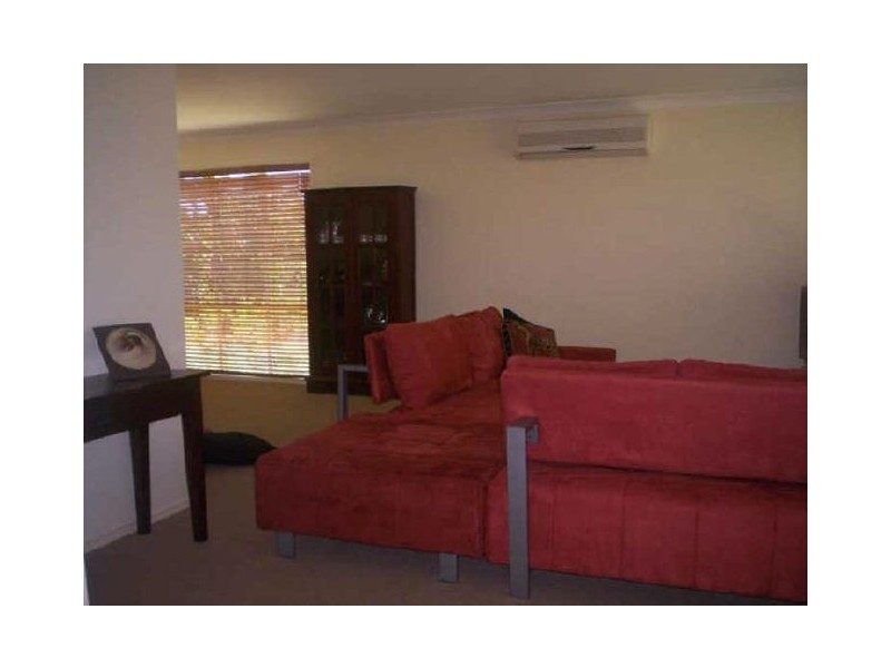 18 Oakridge St, Molendinar QLD 4214